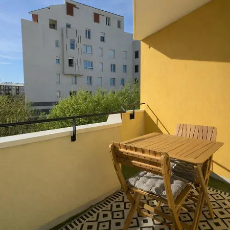 Cosy Avec Balcon Et Parking *